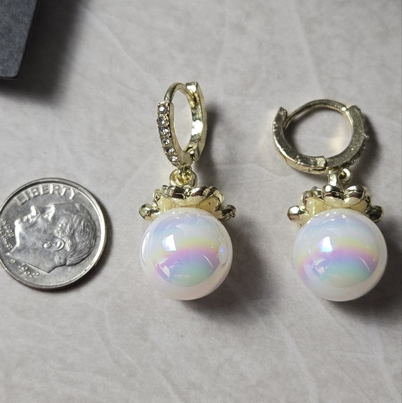Elegant Gold and White Fuax Pearl Drop Earrings - Picture 5 of 16